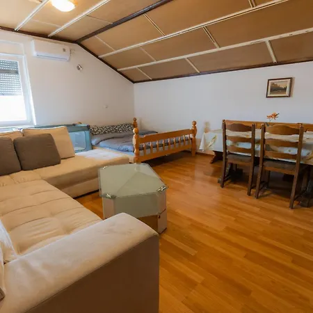 Kozarje Konukevi Ljubljana